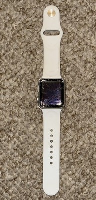 Apple Watch Series 3 38mm Aluminium mit weißem Uhrenarmband. (gesprungen/nicht funktionsfähig)