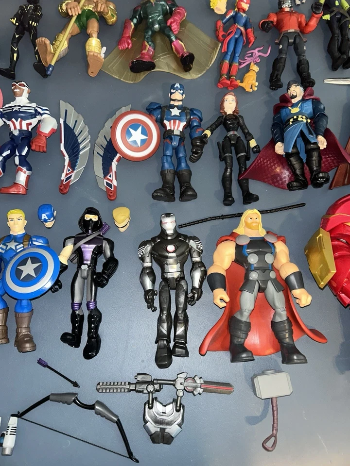 Disney Marvel Toybox set of 37 figures + accessories bike Peter Parker Lab lot - Image 4 of 4