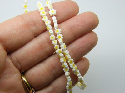 88 Millefiori Perlen flache Blume weiß gelb 4 mm Glas OB128
