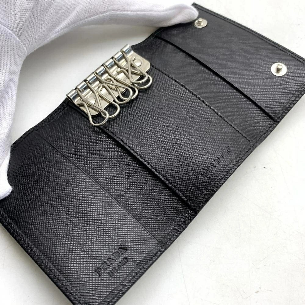 小物 PRADA Triangle logo leather key case Prada Triangle Logo Leather Key Case | Orange | FARFETCH JO