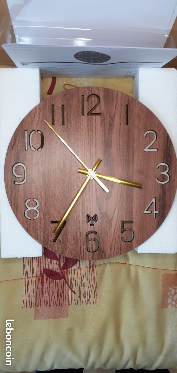 Horloge FISHTEC bois ronde radio-pilotée silencieuse murale 30cm