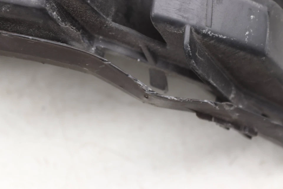 Mercedes-Benz E550 2010-2011 - Soporte de montaje de parachoques trasero izquierdo 2128850965 Foto 3 de 4