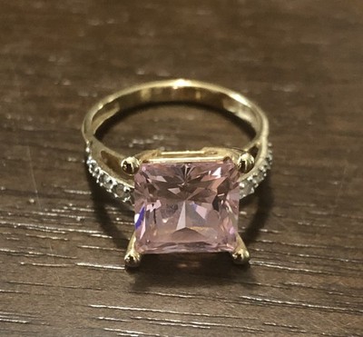 14K Yellow Gold Ring with 8 mm Light Pink Stone Size 5.25.