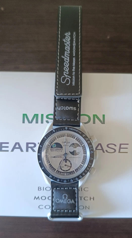 Mission To EarthPhase Unisex Watch  - Image 2 of 4