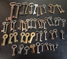 Skeleton Key Collection 50 ANTIQUE KEYS Big  Small AUTHENTIC LOT - .75" to 6"