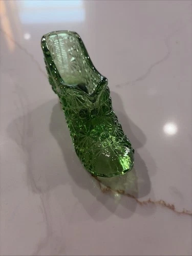 Vintage Fenton Forest Green Glass Shoe Daisy & Button Pattern Excellent Condtion