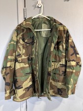 Vntg US Army M65 Field Jacket Mens Medium Short Woodland Camo Cold Weather 90's