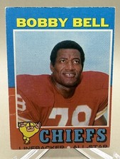 BOBBY BELL 1971 Topps #35 - VG-EX - Slight Miscut