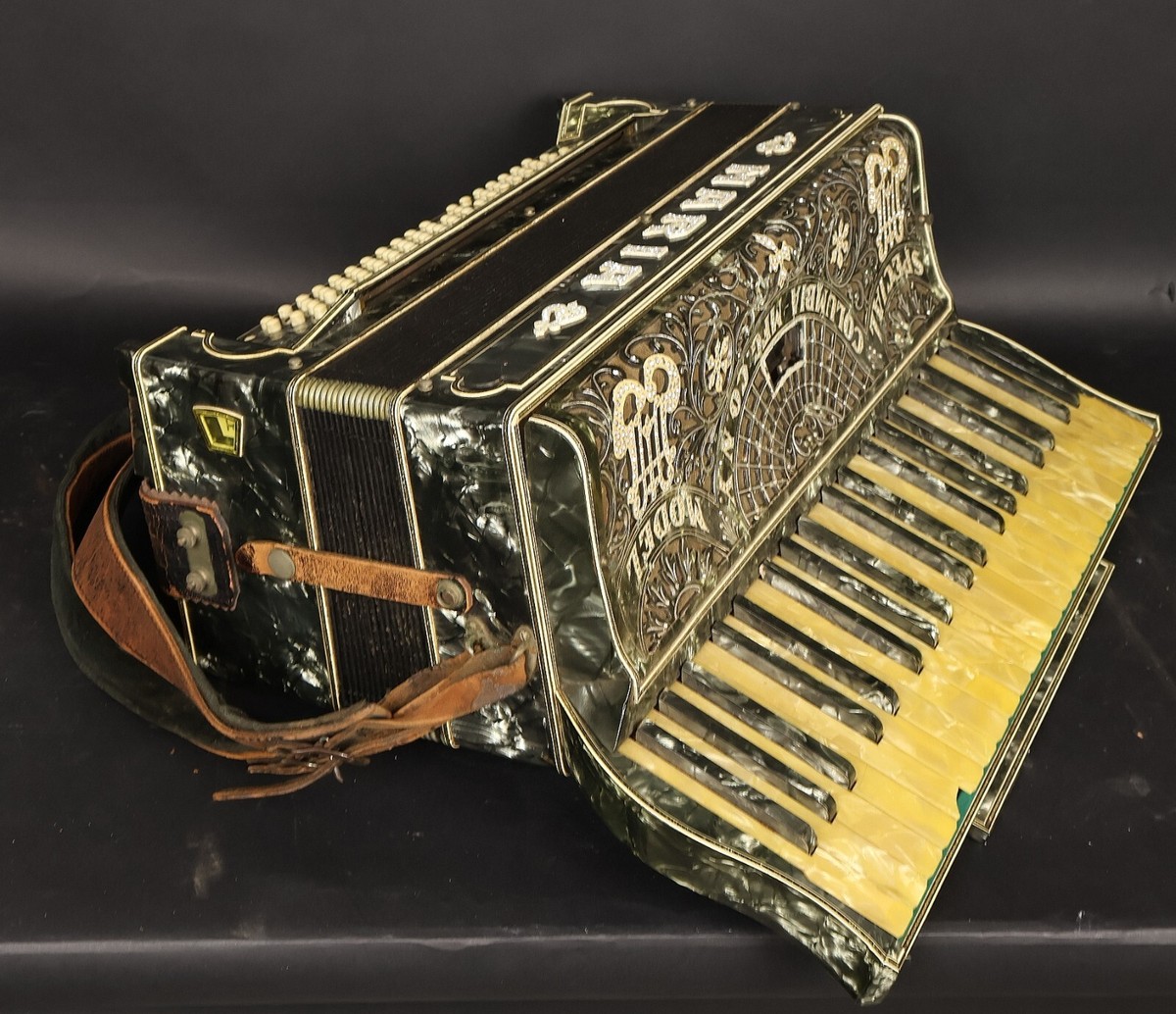 【中古】 Accordeons Au Feminin AccordeonsAuFeminin Super Rare & Vintage Accordion w/Case *Sold As Is* | eBay