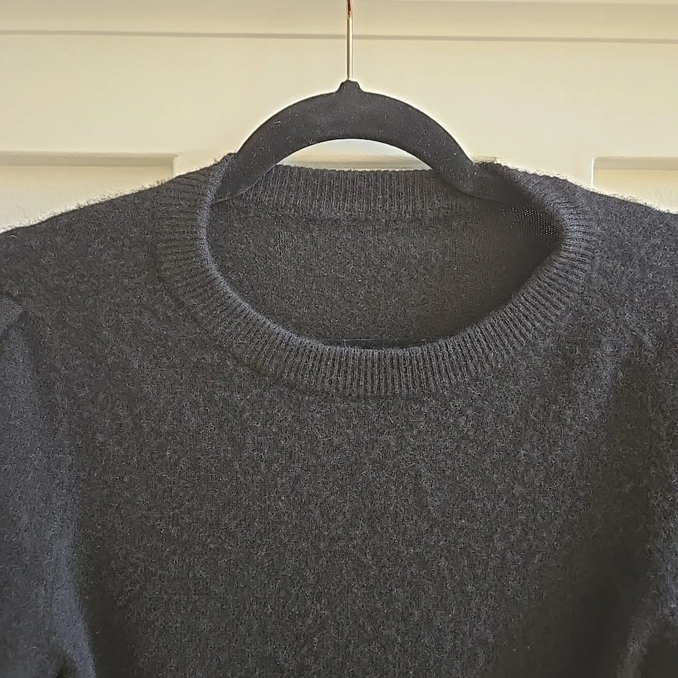 豪华 360 羊绒女式中号黑色头骨肘贴圆领毛衣 — 第 2/4 张图片