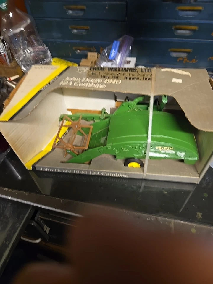 Vintage 1991 ERTL John Deere 1940 12A Combine #5601 NIB - Image 2 of 4