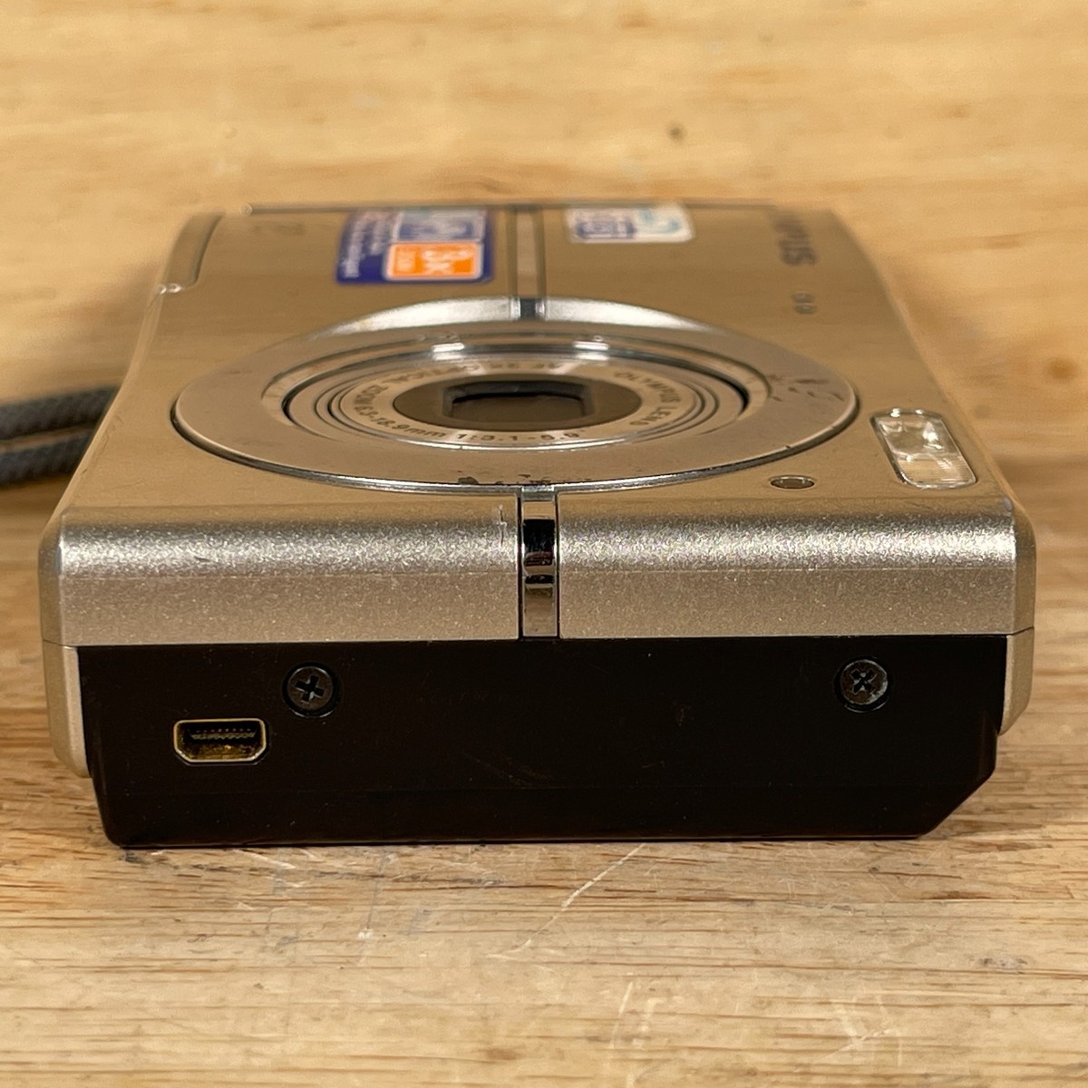 Olympus FE-45 Digital Camera Silver 10MP 2.5