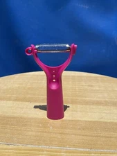 Tupperware Universal Vegetable Potato Peeler Horizontal Pink   New