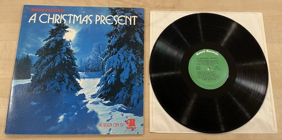 RONCO PRESENTS A CHRISTMAS  PRESENT LP RECORD w/ POP UP CHRISTMAS SCENE VINYL EX - Image 2 of 3