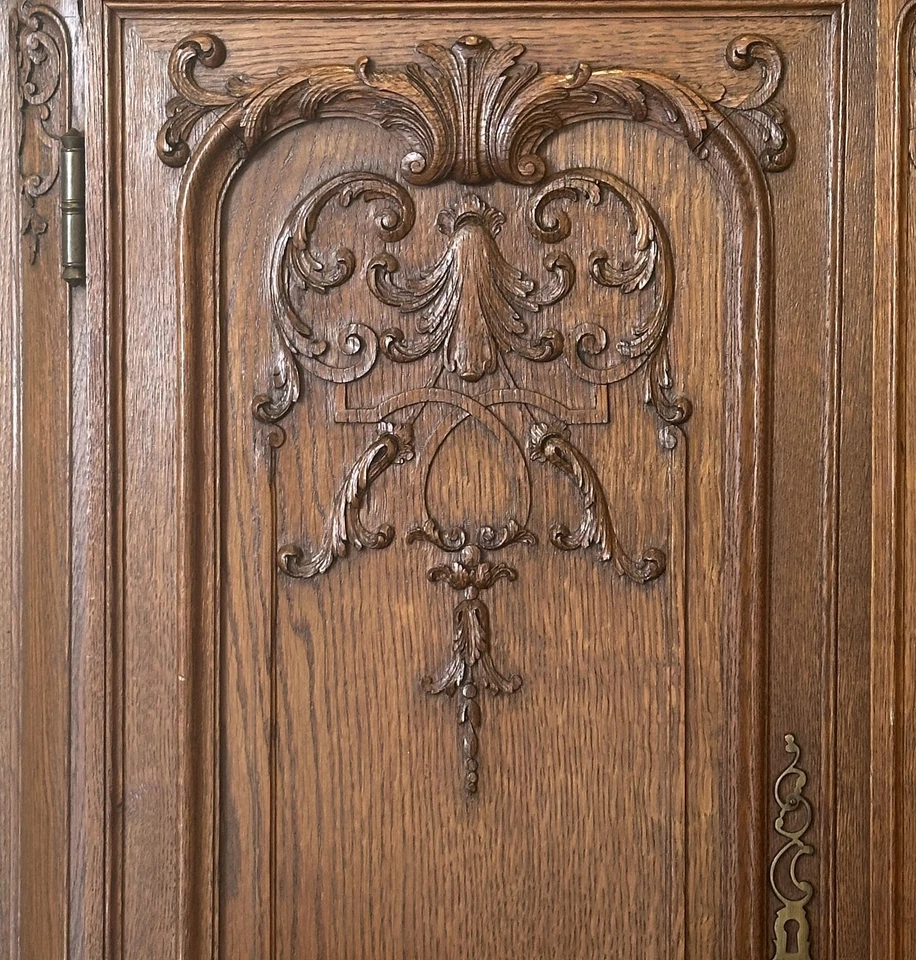 Antiguo armario de almacenamiento francés estilo Luis XVI en madera de roble 44" de alto Foto 4 de 4