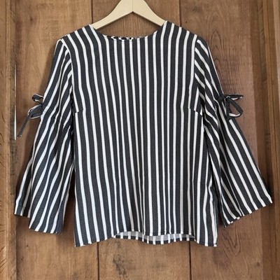 Fransa Bluse mit Bindeärmeln gestreift schwarz-weiß Relaxed Fit schick lässig