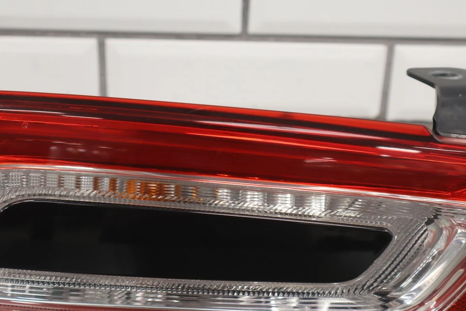 2017-2020 Fiat 124 Spider Passenger Right RH OEM Tail Light NA4L51160 - Image 4 of 4