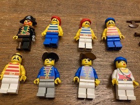 Vintage LEGO Pirates 6285 Black Seas Barracuda Minifigures & Weapons Lot