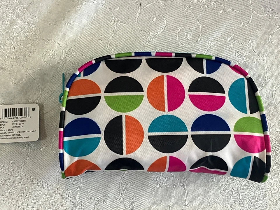 BASICS COSMETICS/MAKE UP ZIPPERED BAG. - Image 2 of 4