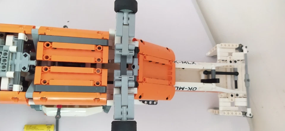 LEGO Technic 42052 Heavy Lift Helicopter, foto 2 di 5