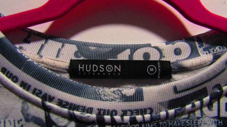 Sudadera Hudson Outerwear Tabloide Hip Hop Rap Chismes Noticias Estampado por Todas Partes Talla M Foto 2 de 3