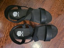 Yellow Box Janalee Wedge Sandal, Women's Size 11 Black MSRP 60