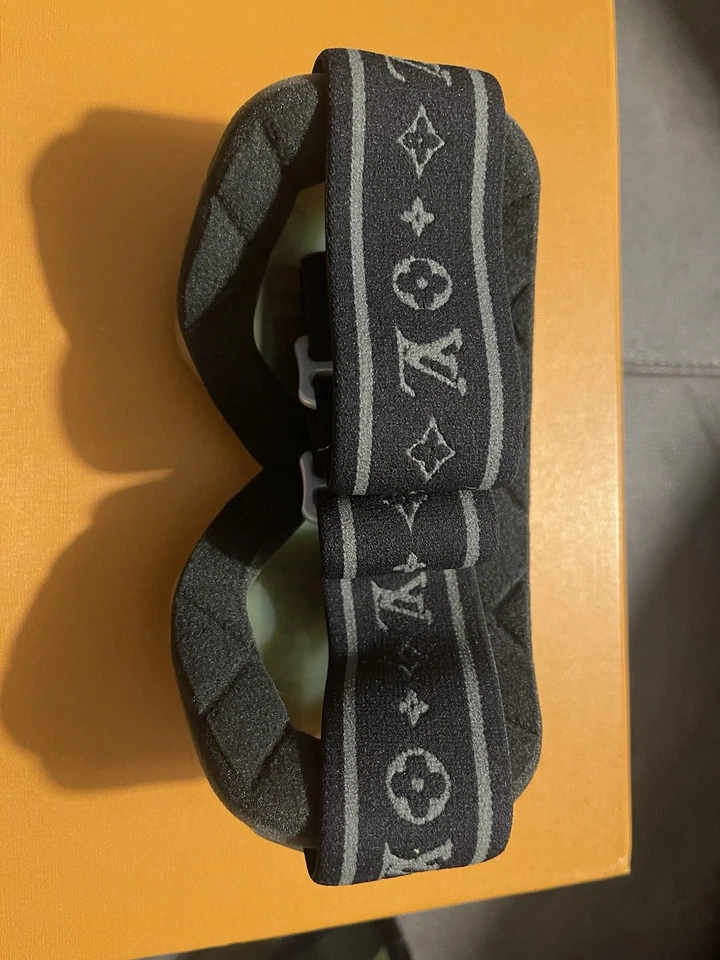Louis Vuitton Snowboard Ski Mask Goggles Black Mirrored Silver with Case - Image 4 of 4