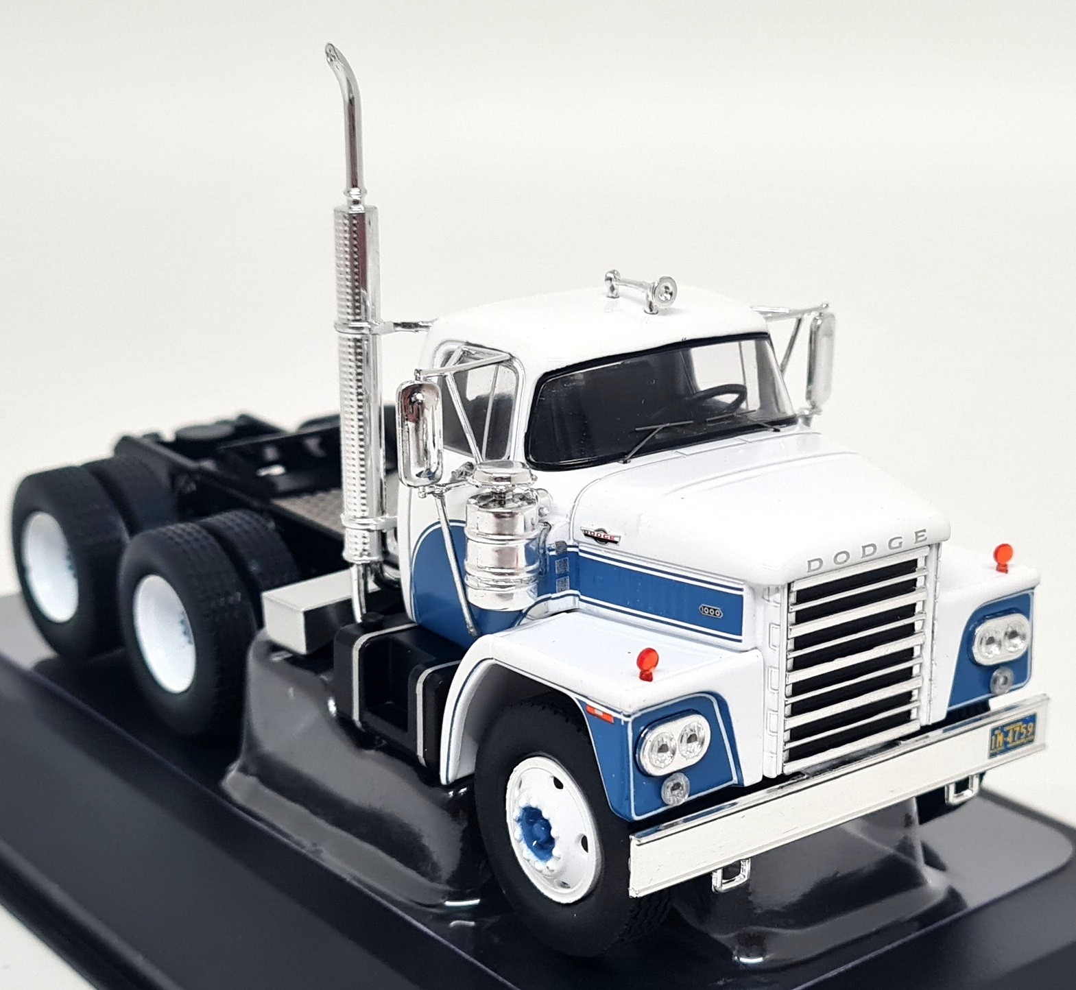iXO 1/43 - Dodge LCF CT900 1960 White Diecast Scale Model Truck
