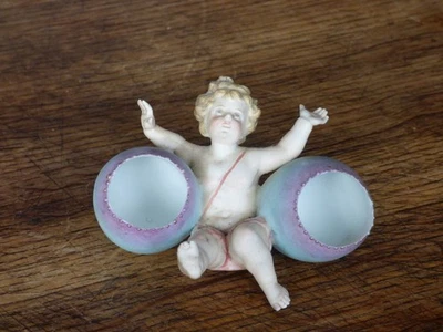 double saleron en biscuit polychrome décor d'œuf et prise putti - Photo 1/4
