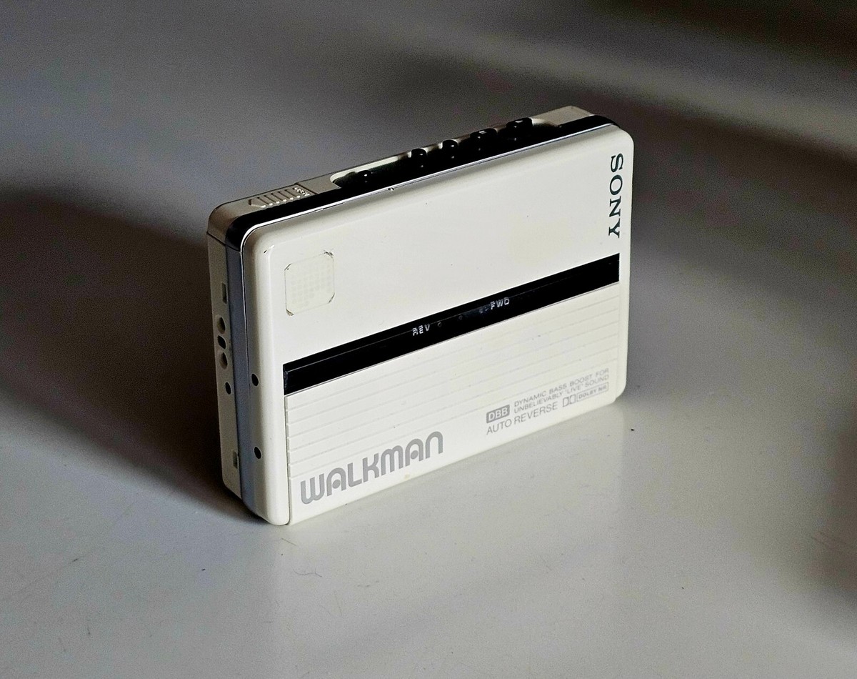 ULTRA RARE 1988 WHITE SONY WM-503 WALKMAN JAPANESE IMPORT