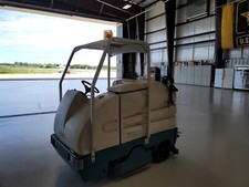 Tenant 7300 floor machine
