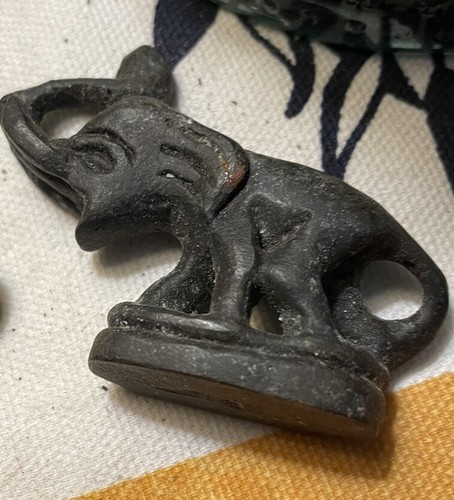 NICE ANTIQUE OR VINTAGE ASIAN OPIUM WEIGHTS ELEPHANTS - Picture 5 of 6
