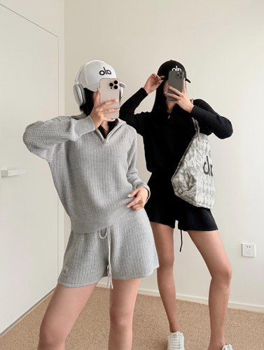 Alo Girl's Woolen Hot Girl Sweater and Shorts - Picture 7 of 18