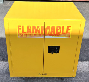 22 gal Steel Freestanding Edsal Flammable Safety Double-Door Storage Cabinet