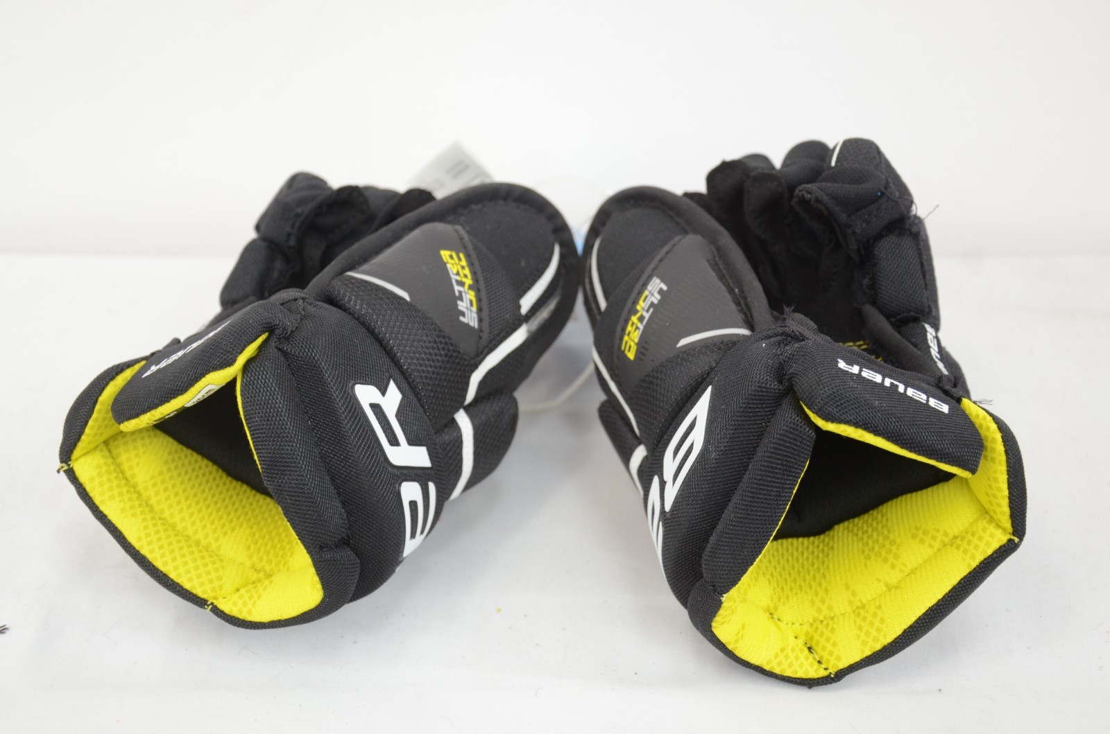 Bauer Supreme Ultrasonic Hockey Gloves Black/White Youth Size 8  (1017-6137)