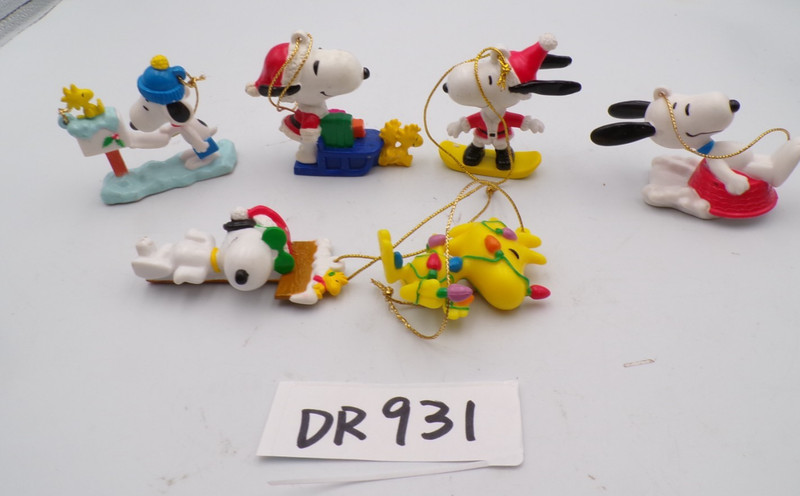 Lot of 6 Vintage Peanuts Snoopy  Christmas Ornaments PVC Figurines Mixed