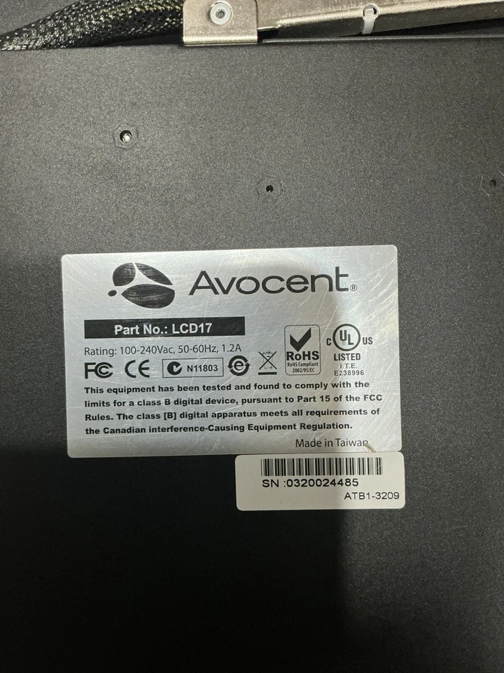 Avocent LCD17 17-inch dual rail LCD monitor with integrated keyboard and mouse - Image 4 of 4