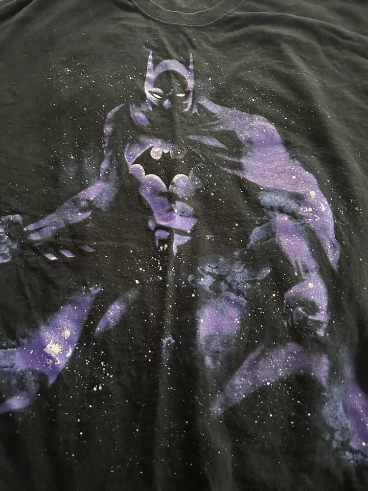 Camiseta negra vintage de doble puntada DC Batman 2XLarge con gráfico de galaxia púrpura Foto 3 de 4