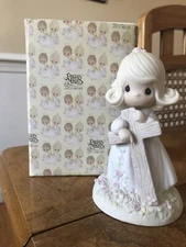 Vintage Precious Moments “ I Believe In The Old Rugged Cross” 1985￼￼ 103632 dove