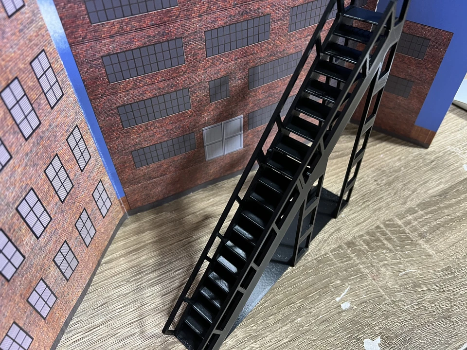 O Scale Large Stairs and Landing with Railings - 20 Steps 6.5 inches tall - Image 2 of 4