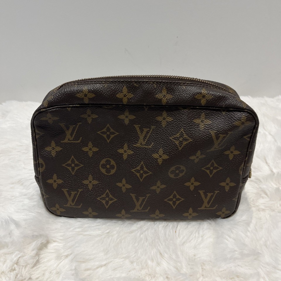 Louis Vuitton Trousse Toilette 23 Leather Pouch Clutch Bag M47524 LV Vintage