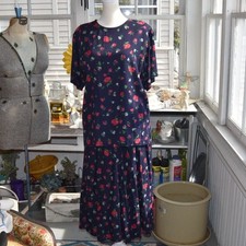 Vintage 90s LizSport Floral Rayon 2 Pc Skirt Set Navy Red Flowers Size M