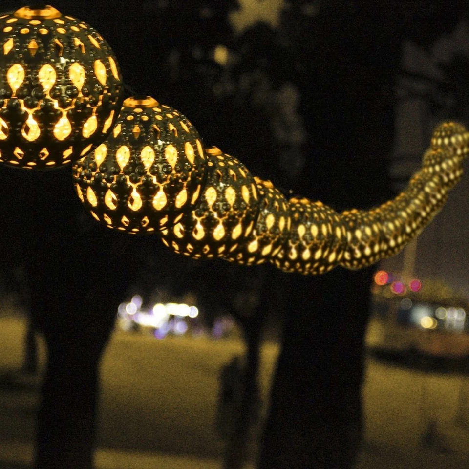 Cadena de luces LED de globo solar, 12 pies 10 LED bola de orbe marroquí, impermeable Amb... Foto 3 de 4