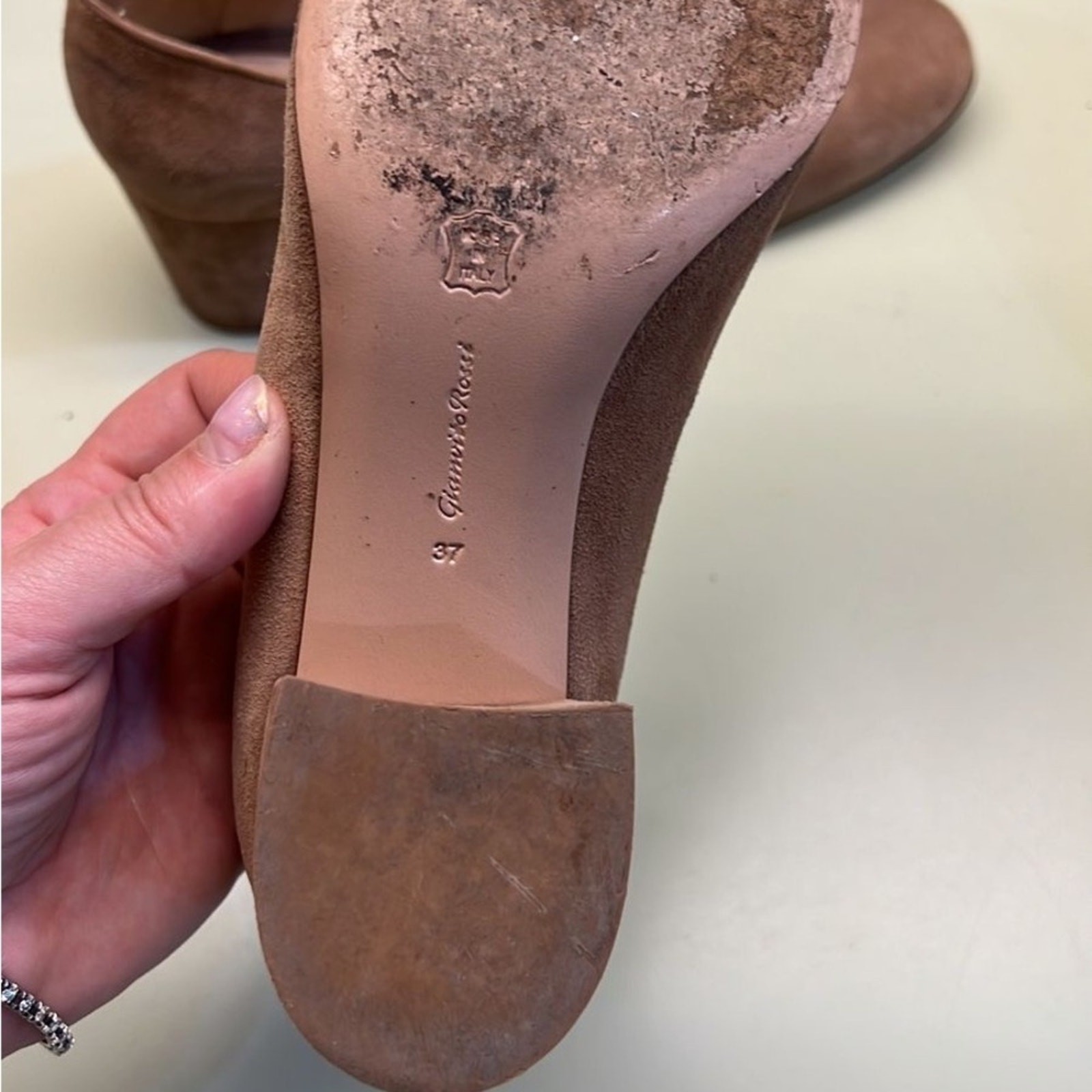 Gianvito Rossi Tan Suede Heels Made in Italy Elegant heels EU 37 Excellent image 3