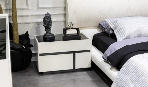 Weiß-Schwarzer Nachttisch Exklusive Schlafzimmer Nachtkonsole Holz MöBel-image