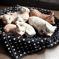 Ceramic Pigs In A Basket Mama Pig And 3 Piglets 5 Figures Total