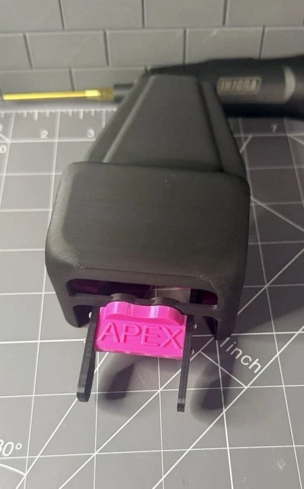 SCX24 Black And pink Single Cab With The NEW APEX V2 Chassis - Image 2 of 4