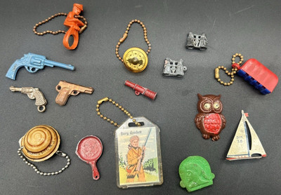 Set of Vtg. Mid-1900s Cracker Jack / Gumball Prizes, Shell, Davy, Owl, Guns