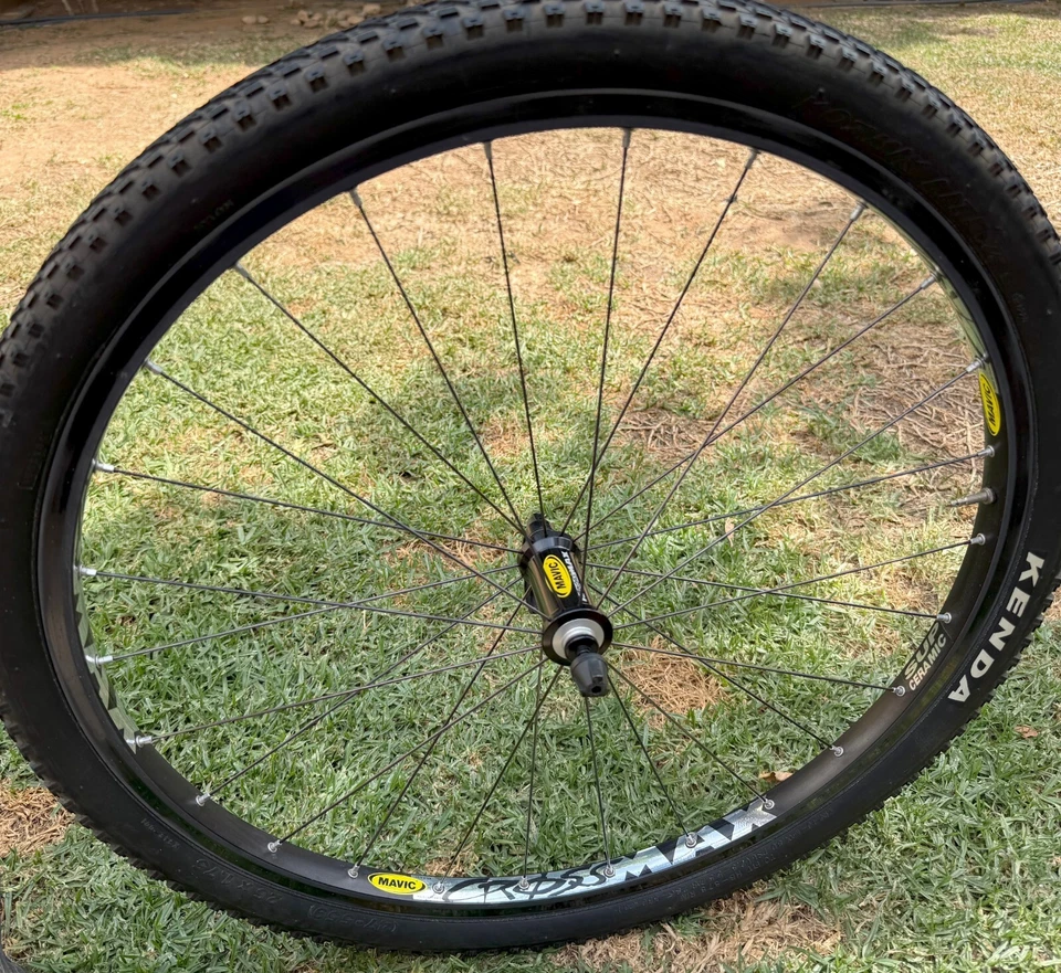 Rueda delantera Mavic Crossmax cerámica MTB primera generación con pincho Foto 2 de 4