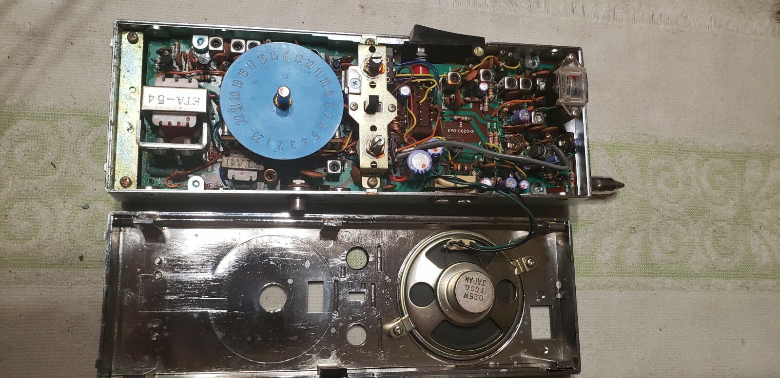 Midland vintage handheld cb radio(1975) 23 channel type13796 with